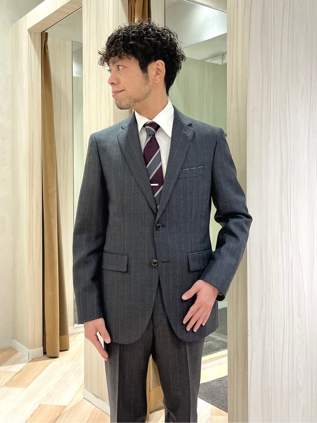 URAさんの「TAKEO KIKUCHI｜【THE FLAGSHIP】矢絣 ストライプ スーツ」を使ったコーディネート