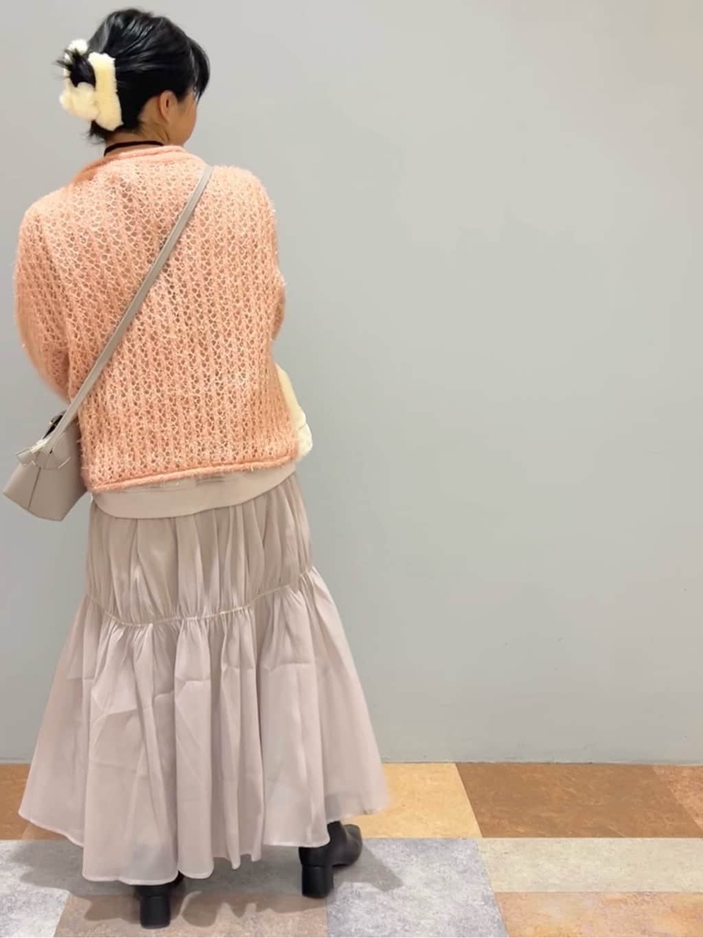 ひらのみさんの「THE SHOP TK｜◆【毛玉になりにくい】ラメメッシュニット/洗える」を使ったコーディネート