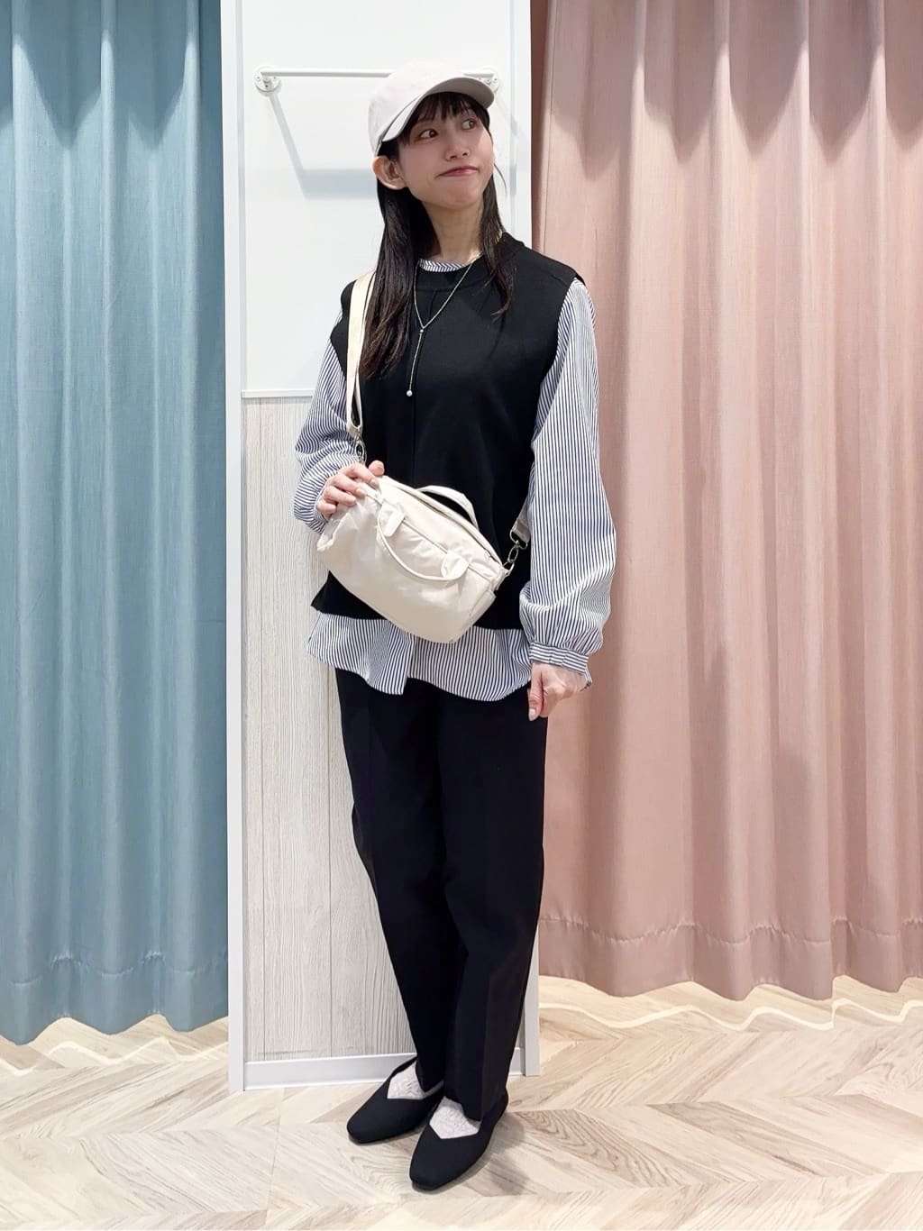 ゆうさんの「SHOO･LA･RUE｜◆【高レビュー/洗える/美脚シルエット】ソフトスティックパンツ」を使ったコーディネート