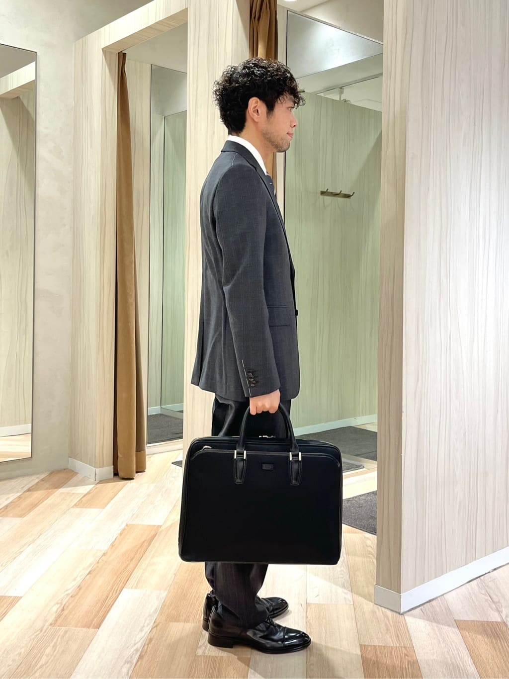 URAさんの「TAKEO KIKUCHI｜【THE FLAGSHIP】矢絣 ストライプ スーツ」を使ったコーディネート
