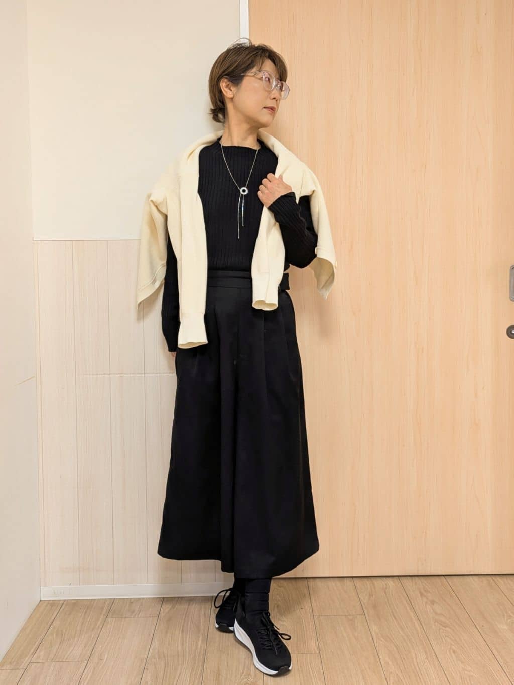 YuAさんの「SHOO･LA･RUE｜◆【洗える/S-LL】ドライタッチが心地よい 畦編みVネックカーディガン」を使ったコーディネート