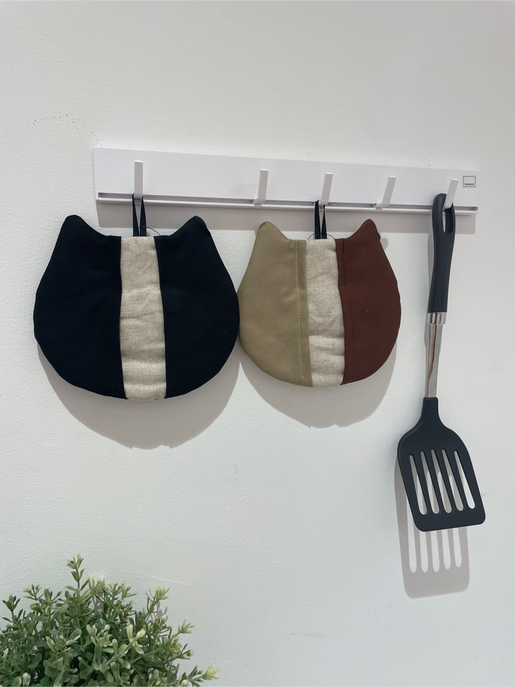 まのちゃんさんの「212 KITCHEN STORE｜どうぶつミトン ねこ クロ」を使ったコーディネート
