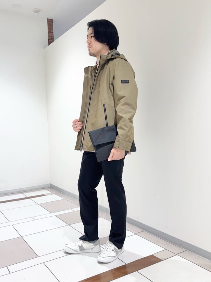 及川さんの「TAKEO KIKUCHI｜ハットモチーフ ジャカード ストライプ シャツ」を使ったコーディネート