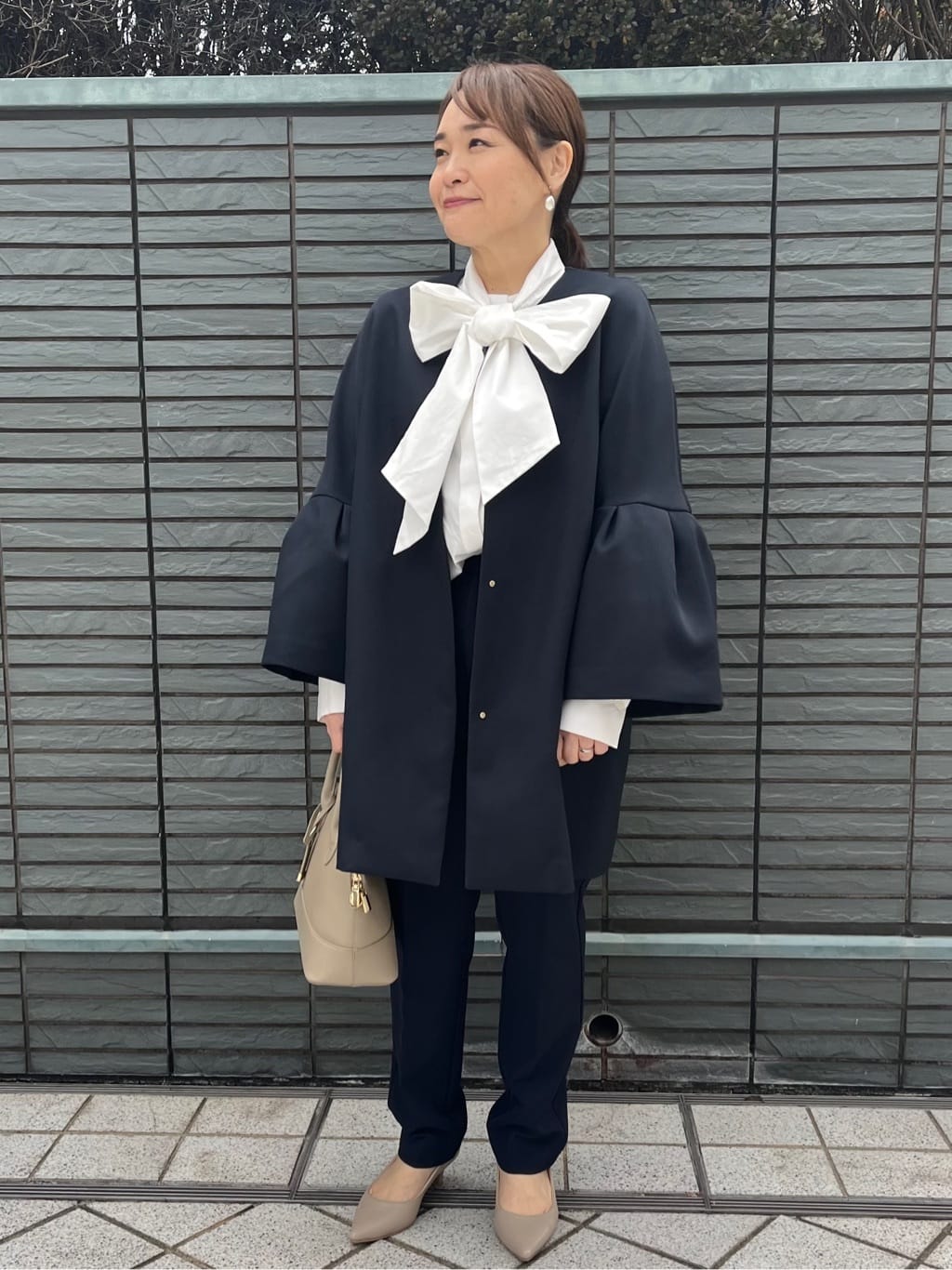 Hiromiさんの「OPAQUE.CLIP｜◆フレアスリーブミドルコート【洗える】」を使ったコーディネート