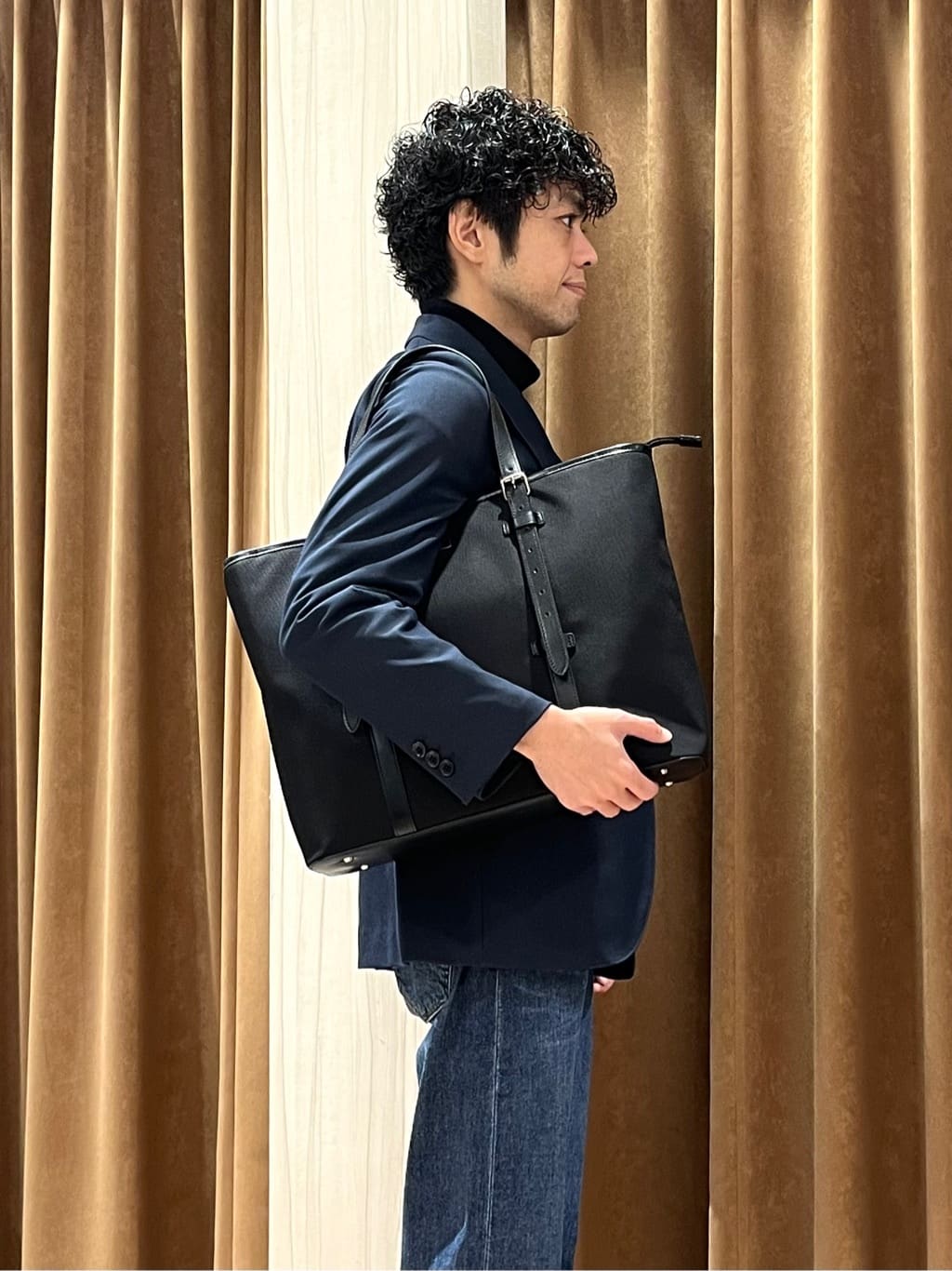 URAさんの「TAKEO KIKUCHI｜【モンスターストレッチ】日本製 ウォッシュド デニムパンツ」を使ったコーディネート