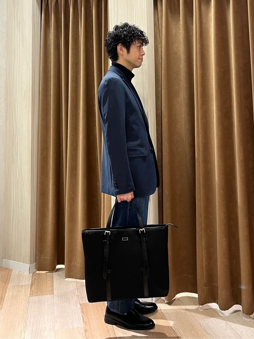 URAさんの「TAKEO KIKUCHI｜【モンスターストレッチ】日本製 ウォッシュド デニムパンツ」を使ったコーディネート
