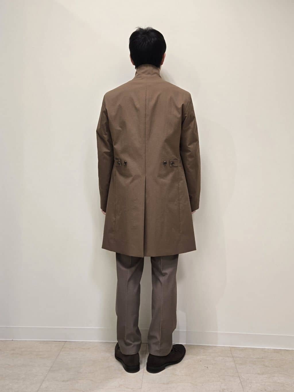 白木駆さんの「TAKEO KIKUCHI｜【360&deg;ストレッチ／セットアップ対応】None Of Stress パンツ」を使ったコーディネート