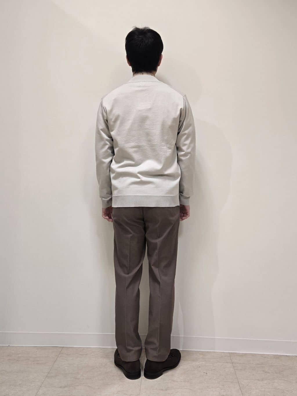 白木駆さんの「TAKEO KIKUCHI｜【360&deg;ストレッチ／セットアップ対応】None Of Stress パンツ」を使ったコーディネート