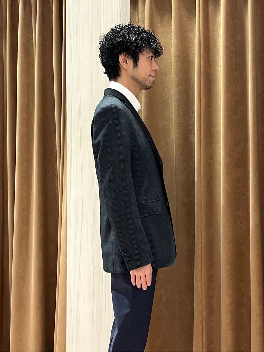 URAさんの「TAKEO KIKUCHI｜【全7サイズ&times;8色展開！】トップマルチヘリンボン パンツ」を使ったコーディネート