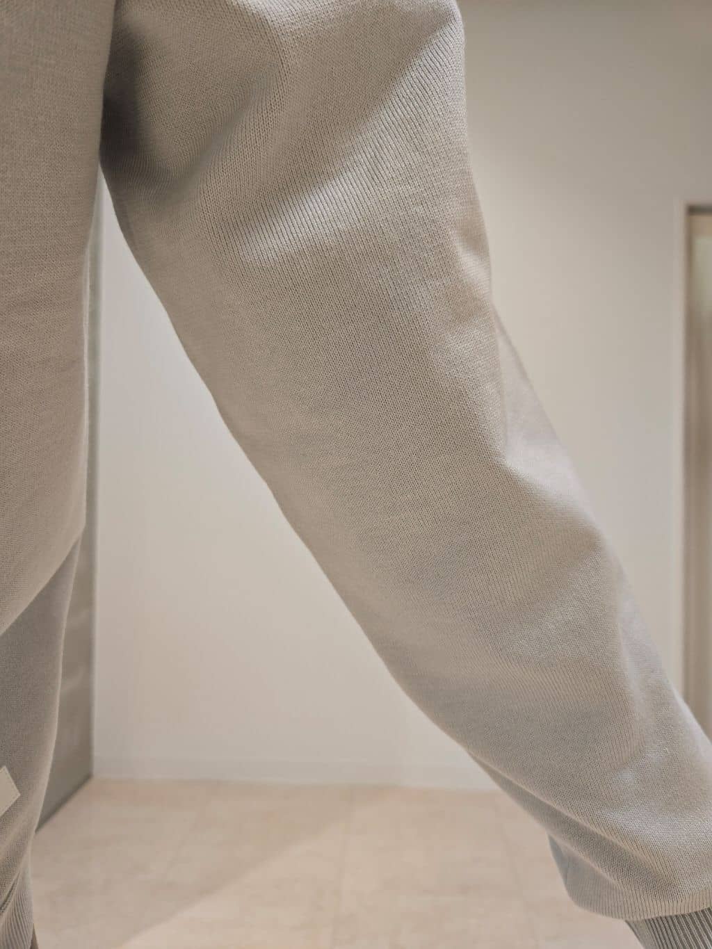 白木駆さんの「TAKEO KIKUCHI｜【360&deg;ストレッチ／セットアップ対応】None Of Stress パンツ」を使ったコーディネート