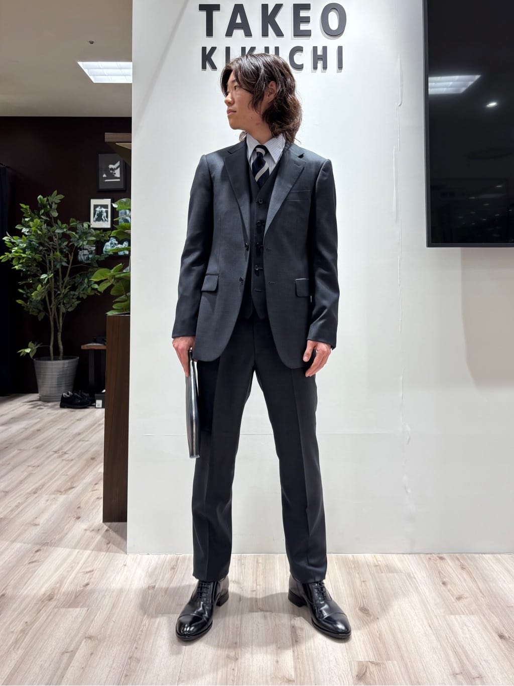 Kaiさんの「TAKEO KIKUCHI｜【Three by Three】シャイニーシャークピンヘッド ベスト / 3ピース対応」を使ったコーディネート