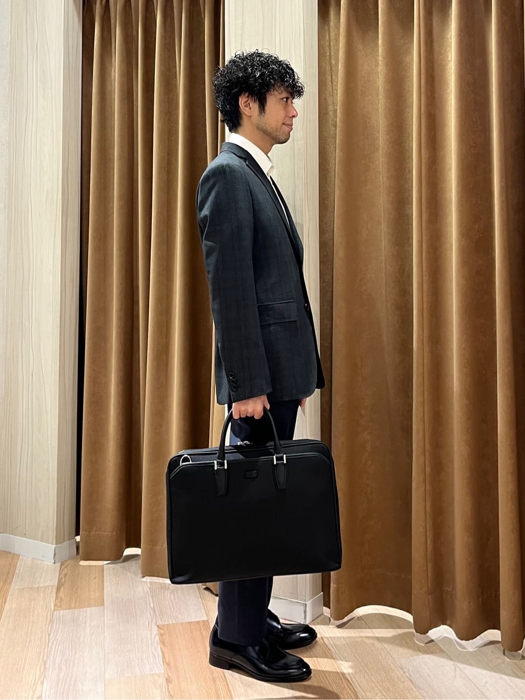 URAさんの「TAKEO KIKUCHI｜【全7サイズ&times;8色展開！】トップマルチヘリンボン パンツ」を使ったコーディネート