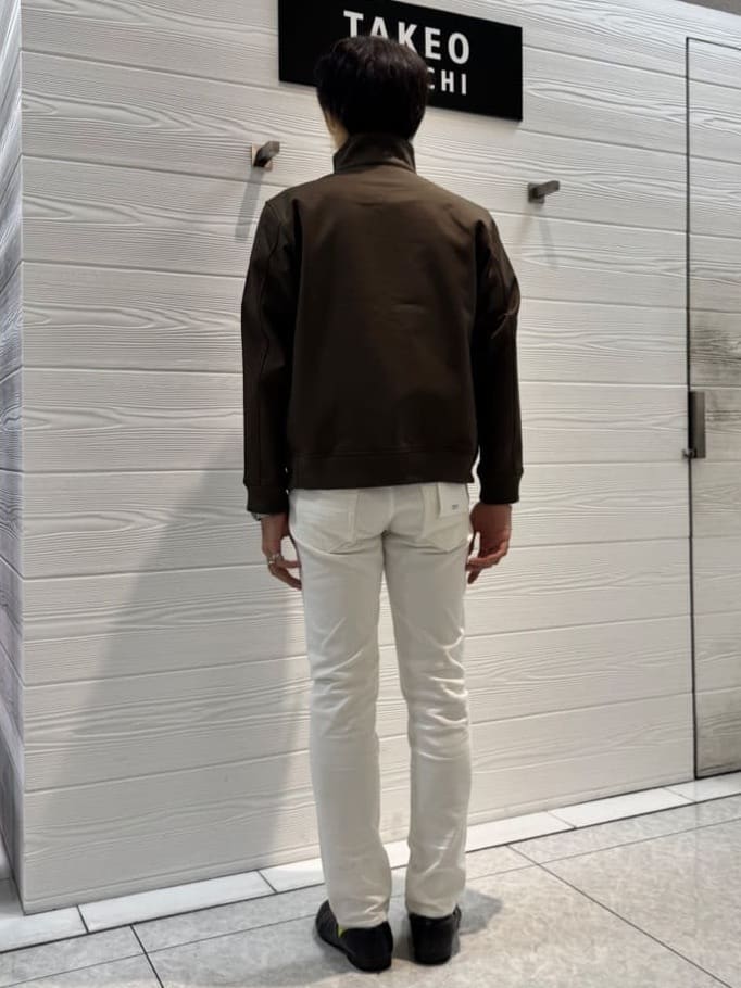 井出恭輔さんの「TAKEO KIKUCHI｜【Sサイズ～】ストレッチ デニム パンツ」を使ったコーディネート