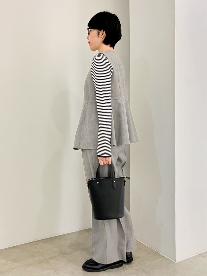 KUROさんの「grove｜◆ペプラムジレ」を使ったコーディネート