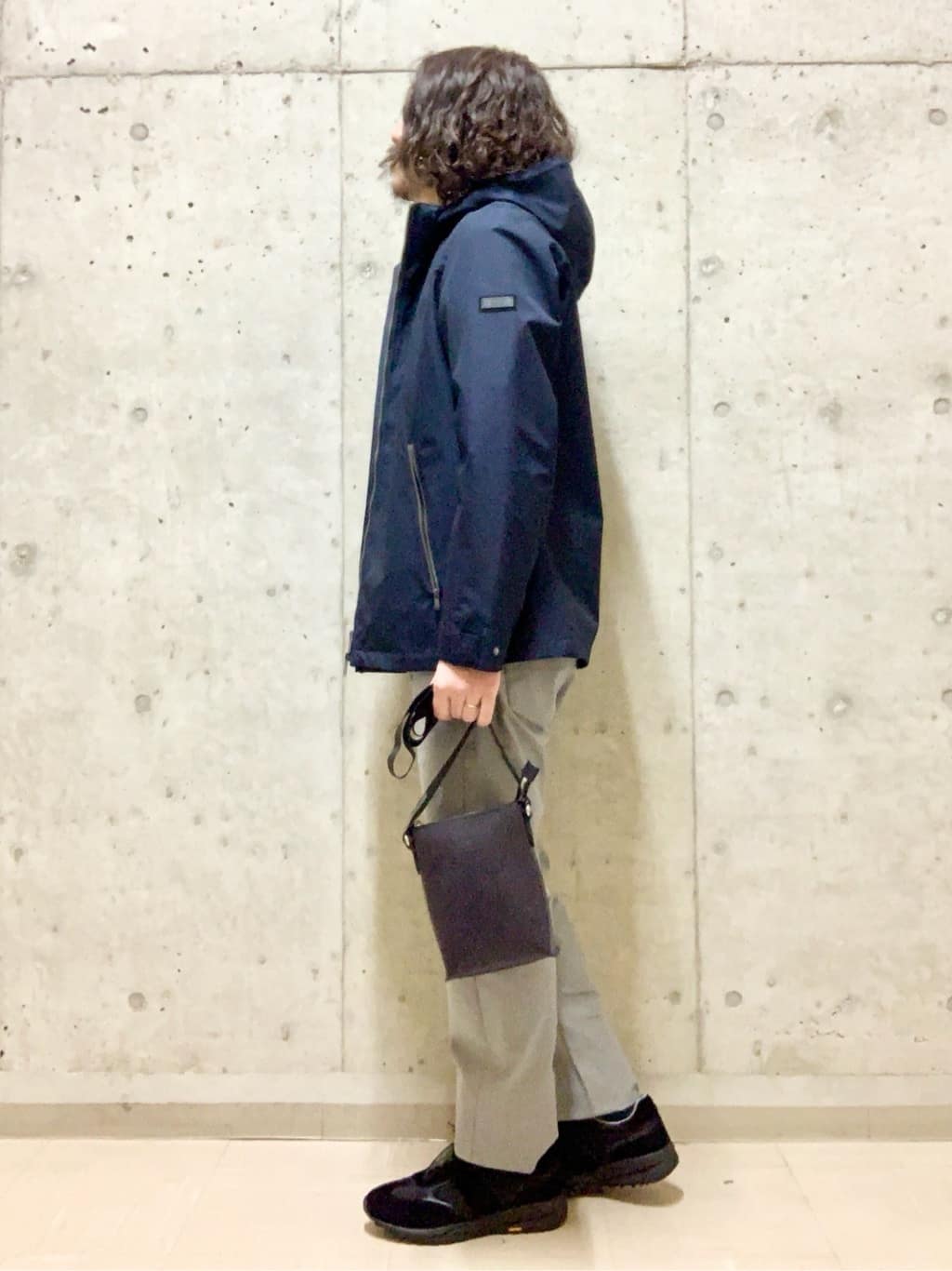 木村剛さんの「TAKEO KIKUCHI｜【Made in JAPAN】播州織 ストレッチ パンツ」を使ったコーディネート