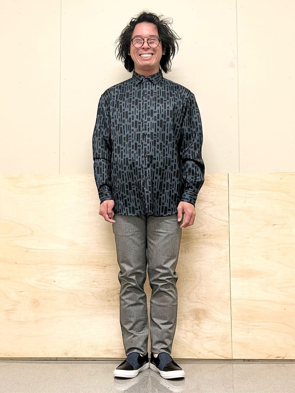 KENJI Iさんの「THE SHOP TK｜【オールシーズン穿ける！】7DAYSストレッチへリンボンパンツ　ON&hArr;OFF兼用」を使ったコーディネート