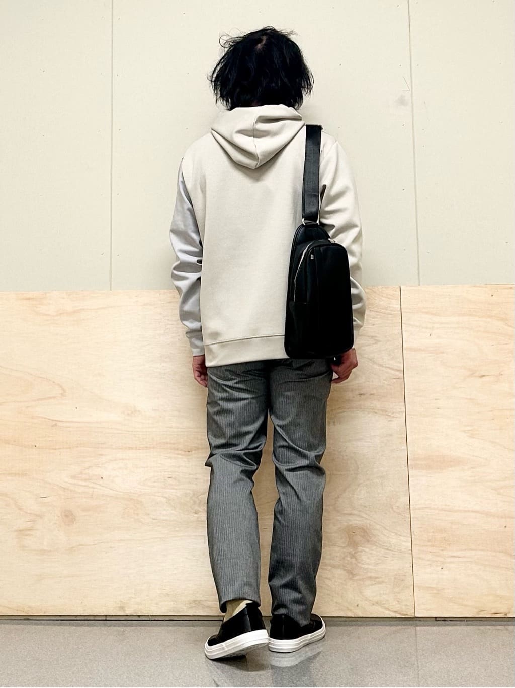 KENJI Iさんの「THE SHOP TK｜【オールシーズン穿ける！】7DAYSストレッチへリンボンパンツ　ON&hArr;OFF兼用」を使ったコーディネート