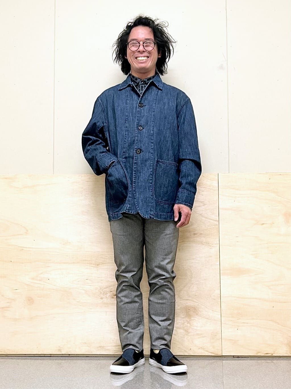 KENJI Iさんの「THE SHOP TK｜【オールシーズン穿ける！】7DAYSストレッチへリンボンパンツ　ON&hArr;OFF兼用」を使ったコーディネート
