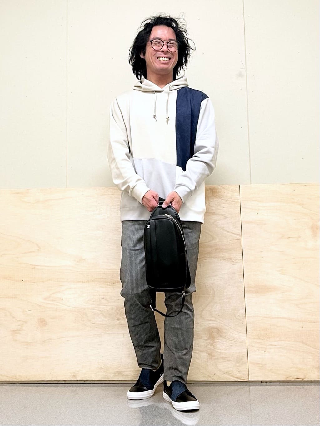 KENJI Iさんの「THE SHOP TK｜【オールシーズン穿ける！】7DAYSストレッチへリンボンパンツ　ON&hArr;OFF兼用」を使ったコーディネート