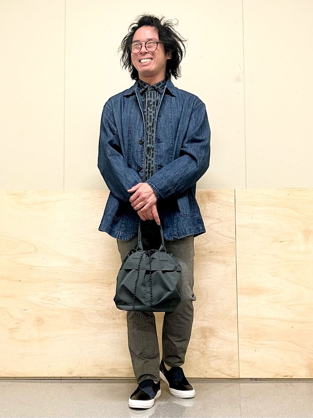 KENJI Iさんの「THE SHOP TK｜【オールシーズン穿ける！】7DAYSストレッチへリンボンパンツ　ON&hArr;OFF兼用」を使ったコーディネート