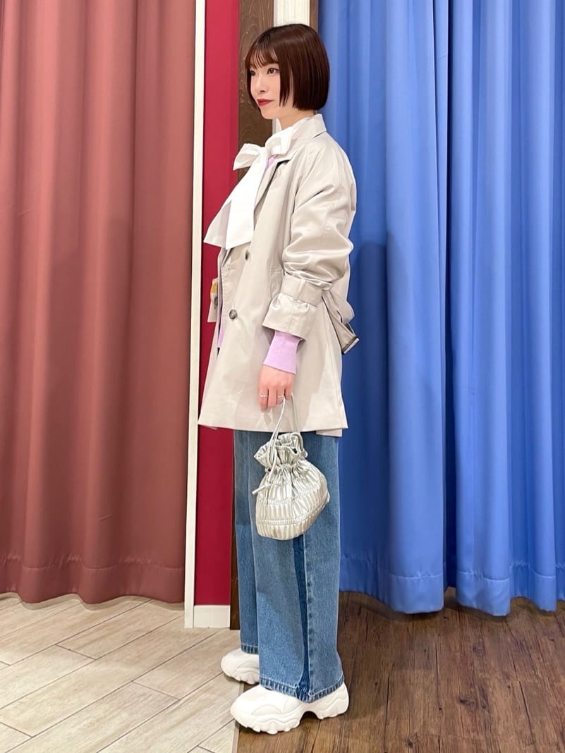 るるさんの「SHOO･LA･RUE｜◆【S-LL/防花粉/撥水】ミドル丈トレンチコート」を使ったコーディネート