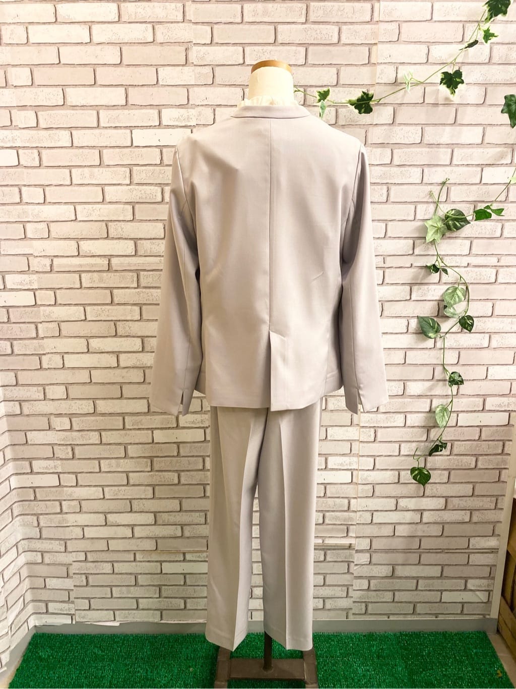 emiさんの「SHOO･LA･RUE｜◆【S-3L/洗える/セレモニー】さらり軽やか スタンドカラー フリルブラウス」を使ったコーディネート