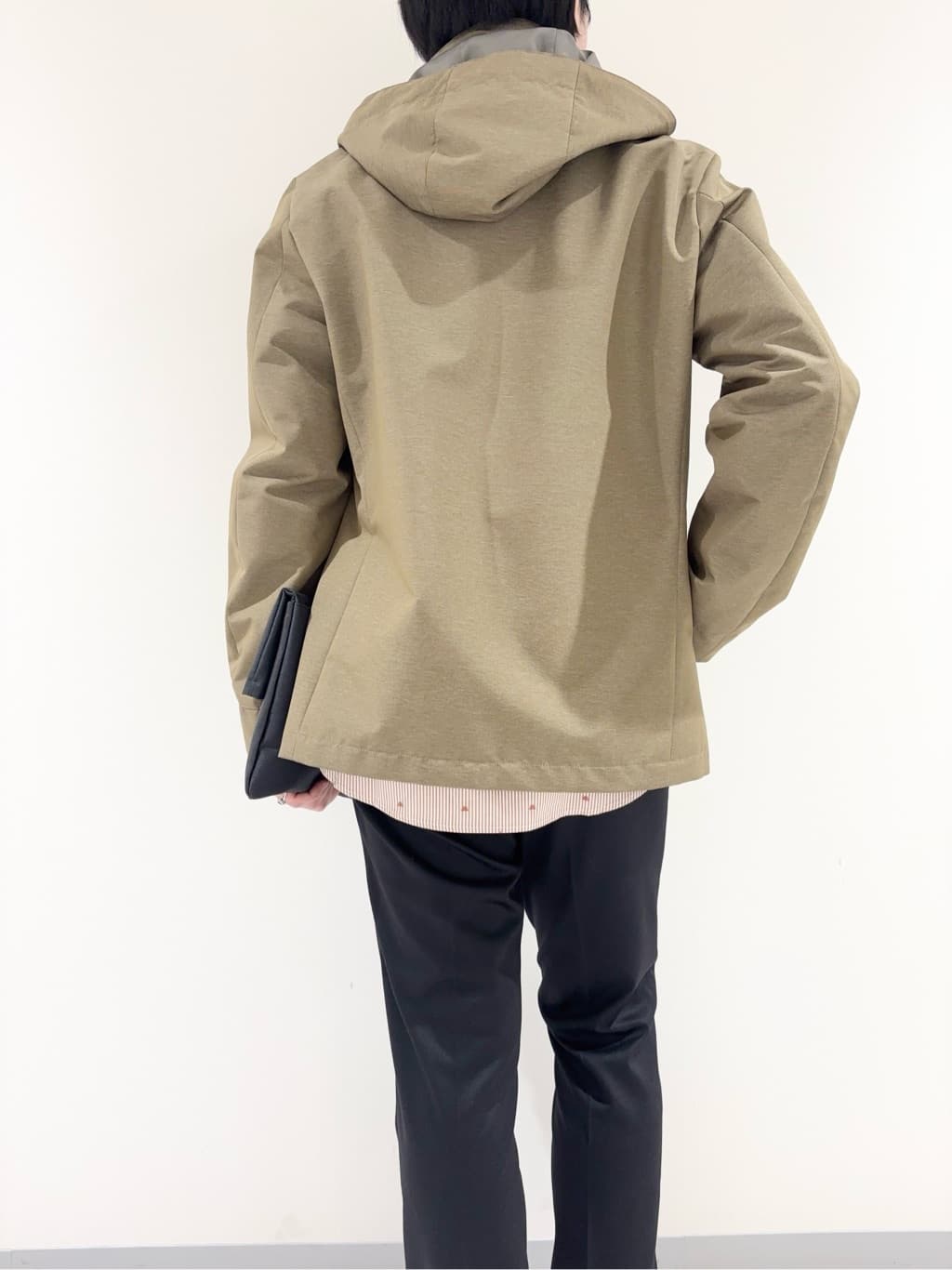 及川さんの「TAKEO KIKUCHI｜ハットモチーフ ジャカード ストライプ シャツ」を使ったコーディネート