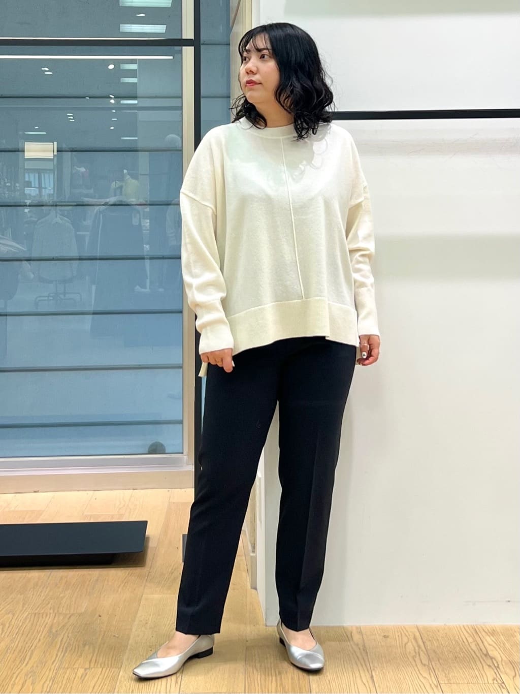 shimaさんの「INDIVI｜【撥水／UVケア】ミドル丈トレンチコート」を使ったコーディネート