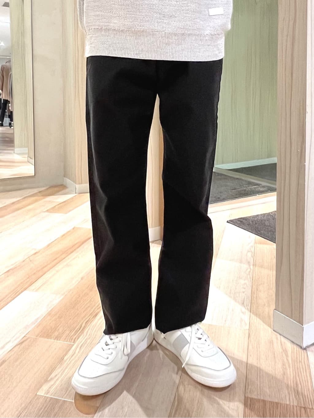 URAさんの「TAKEO KIKUCHI｜【Made in JAPAN】播州織 ストレッチ パンツ」を使ったコーディネート