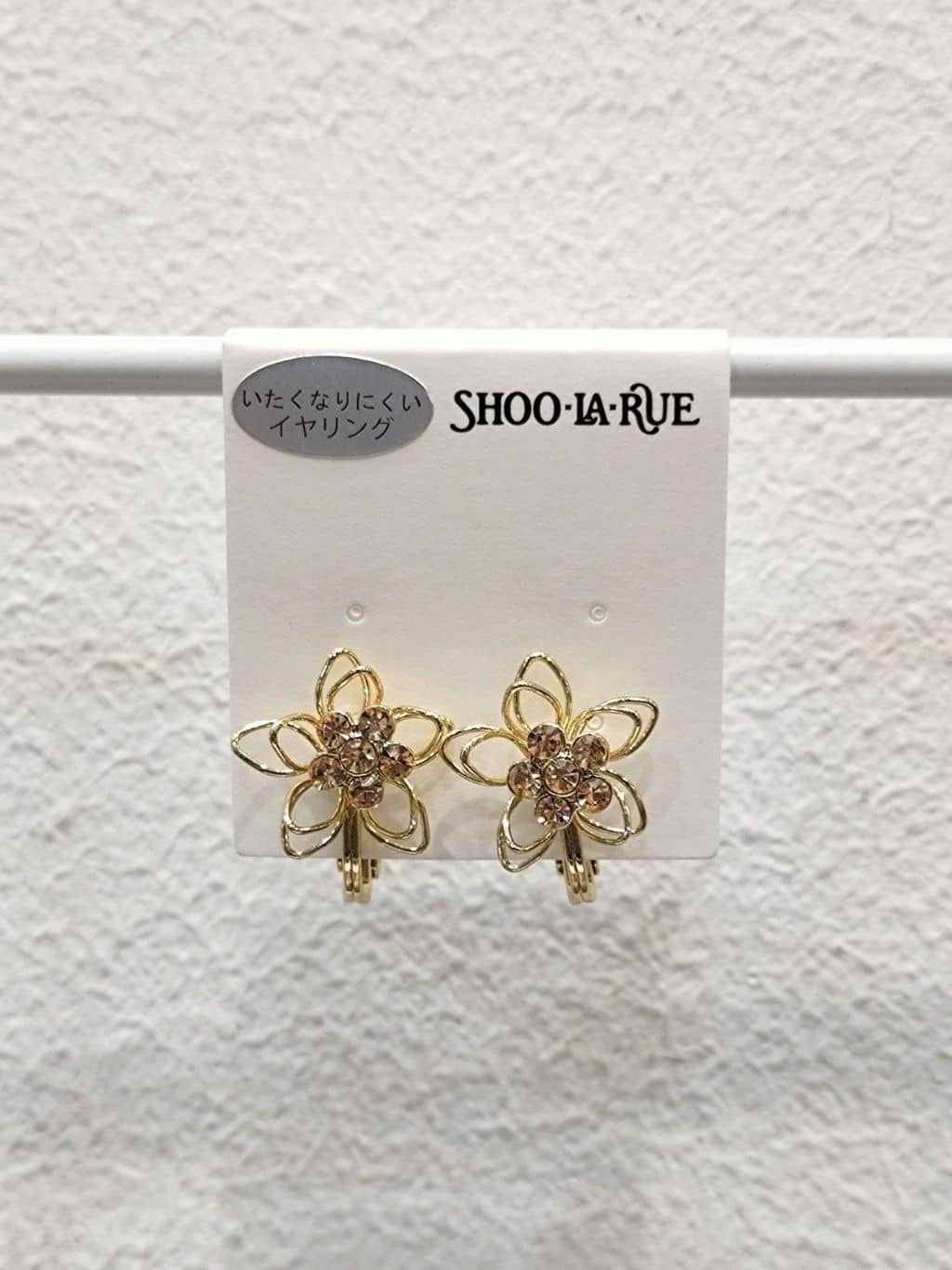 yuzuyamamaさんの「SHOO･LA･RUE｜◆【痛くなりにくい】イヤリング フラワーモチーフ」を使ったコーディネート