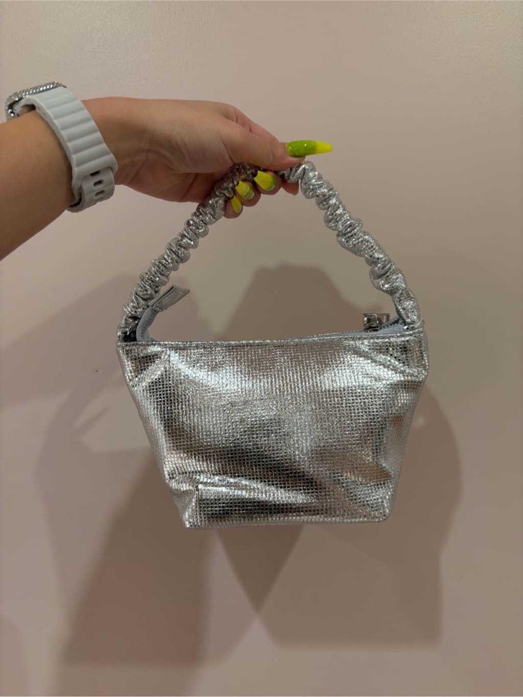 のはらっちょさんの「ESPERANZA｜グロメットバックストラップパンプス」を使ったコーディネート