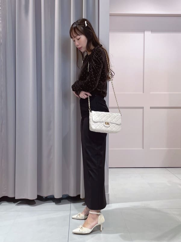 maiさんの「ESPERANZA｜スパンコールセパレートパンプス」を使ったコーディネート