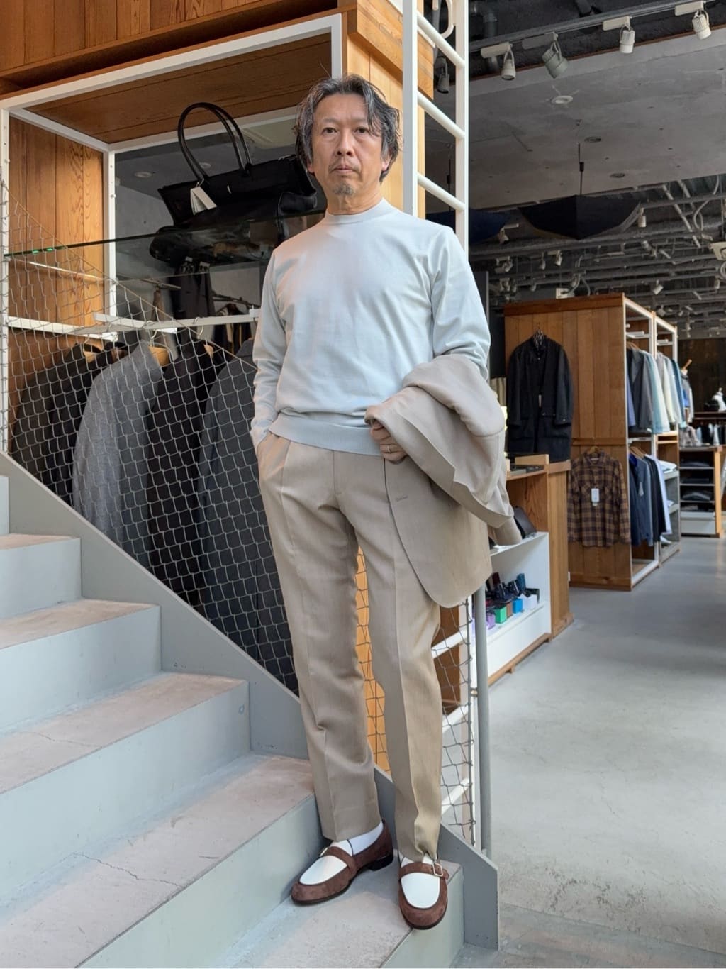 デザイナーTAKEman さんの「TAKEO KIKUCHI｜◆【便利なサイズ感】ドライビング　トートバッグ」を使ったコーディネート