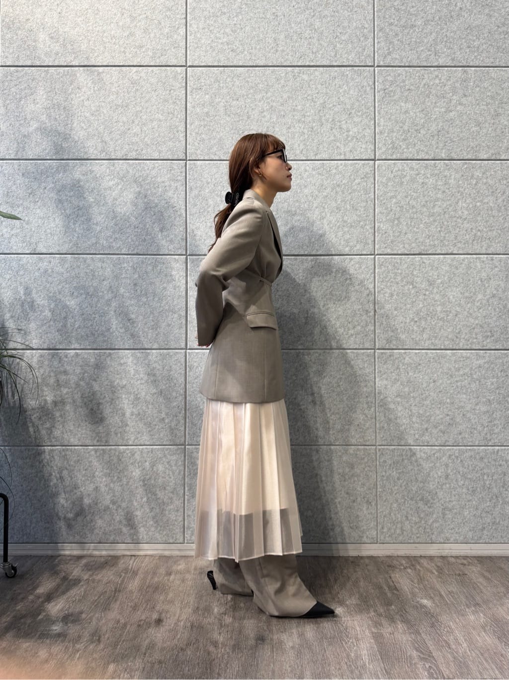 miyu maesakaさんの「CODE A｜shiny sheer pleated skirt」を使ったコーディネート