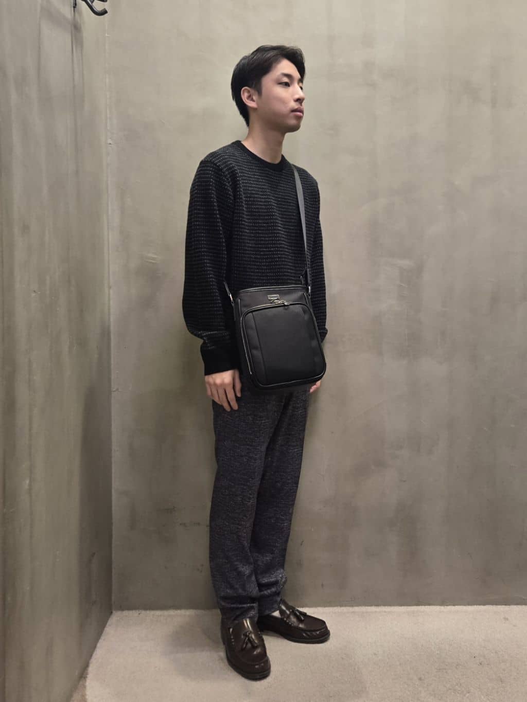 白木駆さんの「TAKEO KIKUCHI｜【ONOFF対応】TRダブルニット ストレッチパンツ」を使ったコーディネート