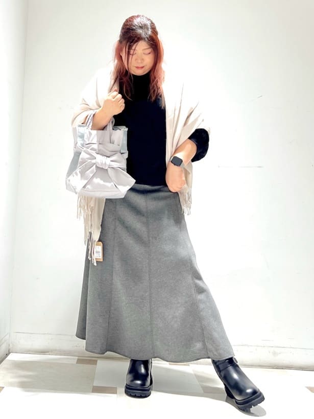 yumiさんの「ESPERANZA｜洗えるシンプルカラーストール 累計販売約5000枚【防寒／マフラー／無地／ギフト】」を使ったコーディネート
