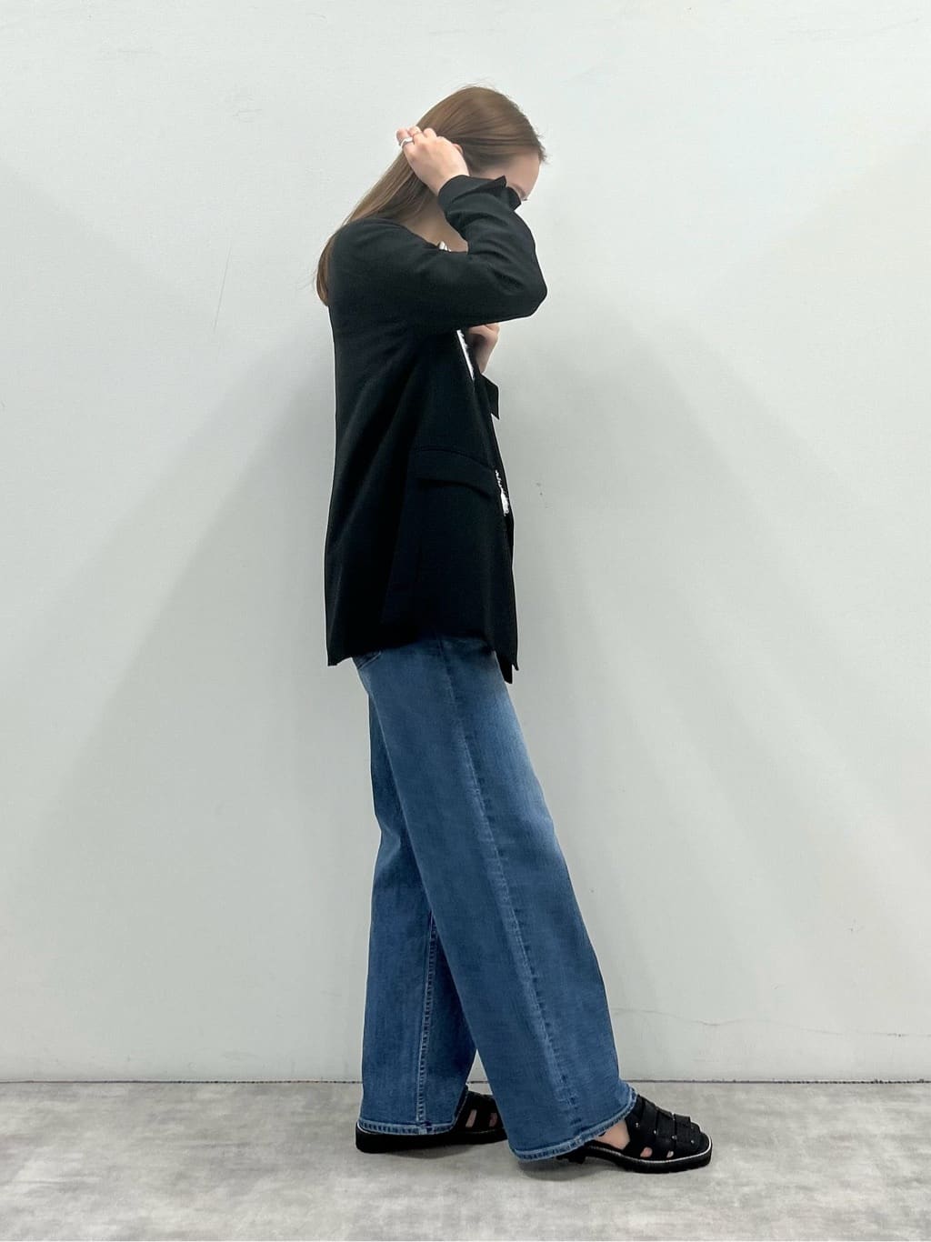 mitsukiさんの「INDIVI｜【褒められデニム】ワイドストレート デニムパンツ」を使ったコーディネート