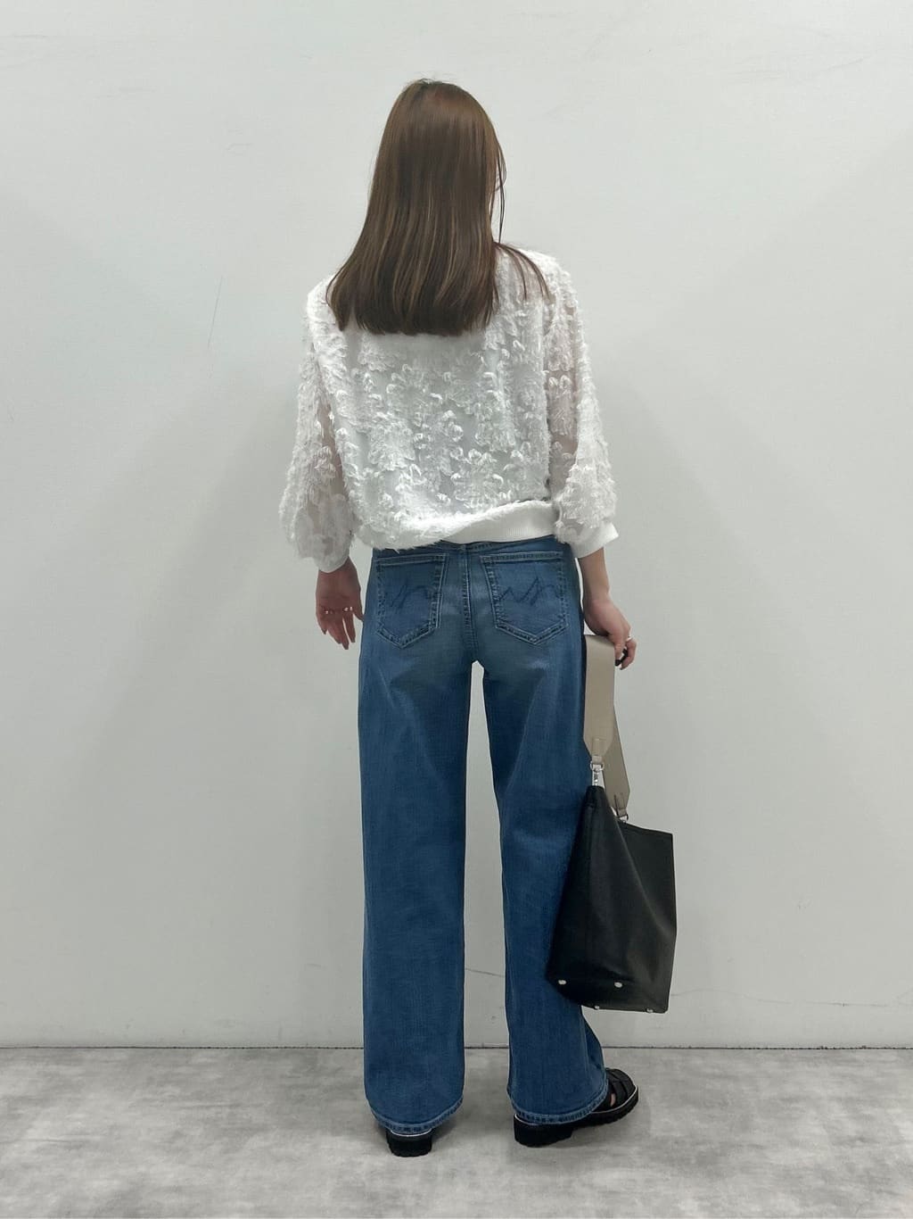 mitsukiさんの「INDIVI｜【褒められデニム】ワイドストレート デニムパンツ」を使ったコーディネート