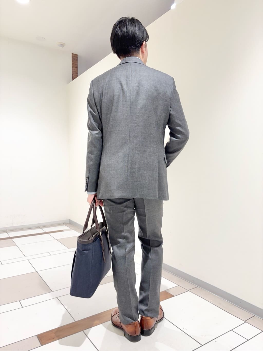 及川さんの「TAKEO KIKUCHI｜【Three by Three】シャイニーシャークピンヘッド スーツ/3ピース対応可」を使ったコーディネート