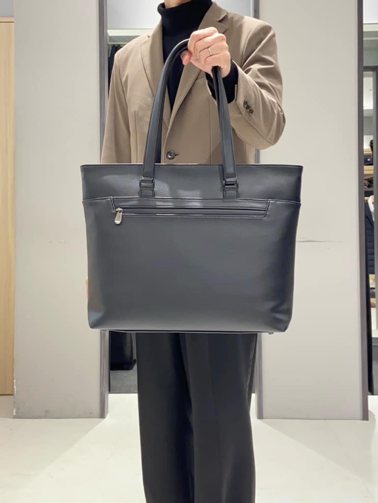 わいずみさんの「TAKEO KIKUCHI｜【撥水】ライトウェイト トートバッグ」を使ったコーディネート