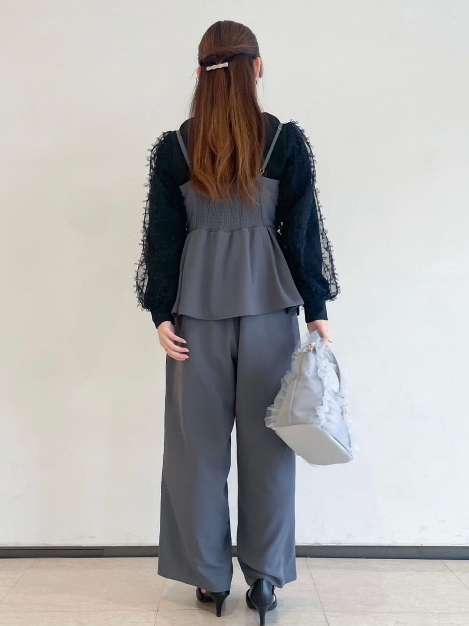 AYAさんの「OPAQUE.CLIP｜◆《美人百花掲載》リボンチュールトップス【洗濯機洗い可】」を使ったコーディネート