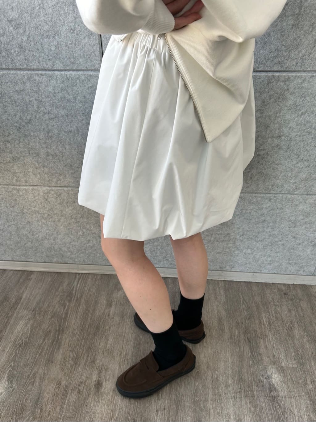 honoka Aさんの「CODE A｜off－shoulder sweat」を使ったコーディネート