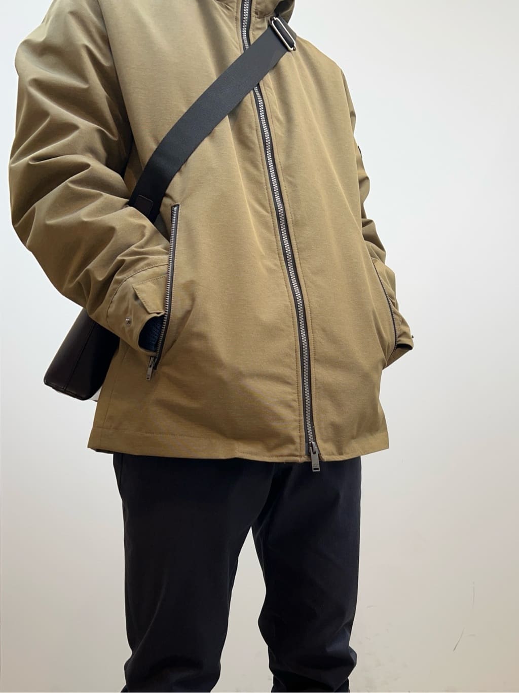SHOSEIさんの「TAKEO KIKUCHI｜ハットモチーフ ジャカード ストライプ シャツ」を使ったコーディネート