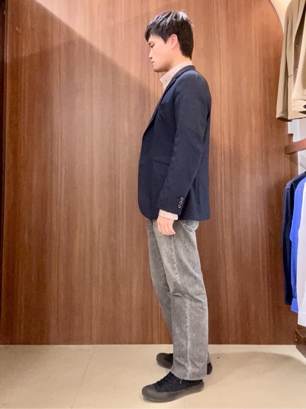 中村さんの「TAKEO KIKUCHI｜ハットモチーフ ジャカード ストライプ シャツ」を使ったコーディネート