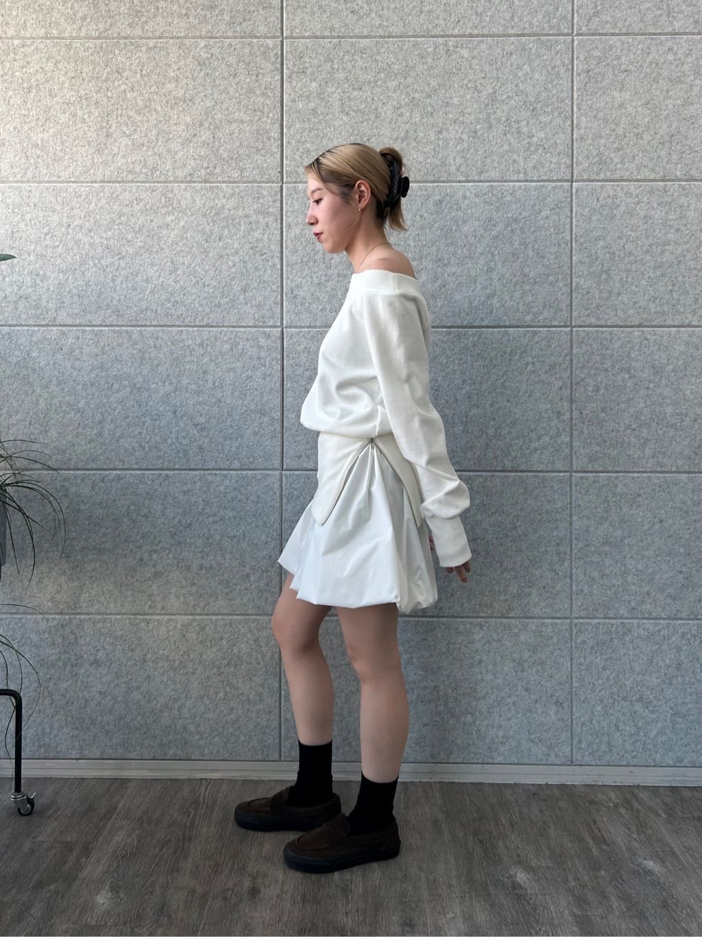 honoka Aさんの「CODE A｜off－shoulder sweat」を使ったコーディネート