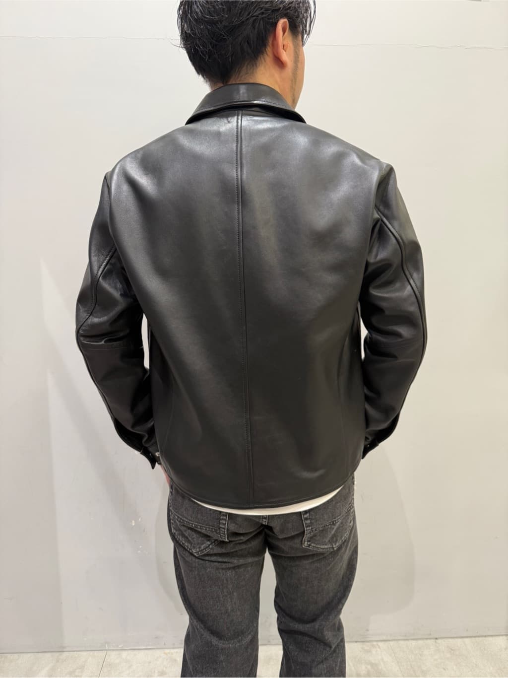 SHOTAさんの「TAKEO KIKUCHI｜【モンスターストレッチ】日本製 ウォッシュド デニムパンツ」を使ったコーディネート