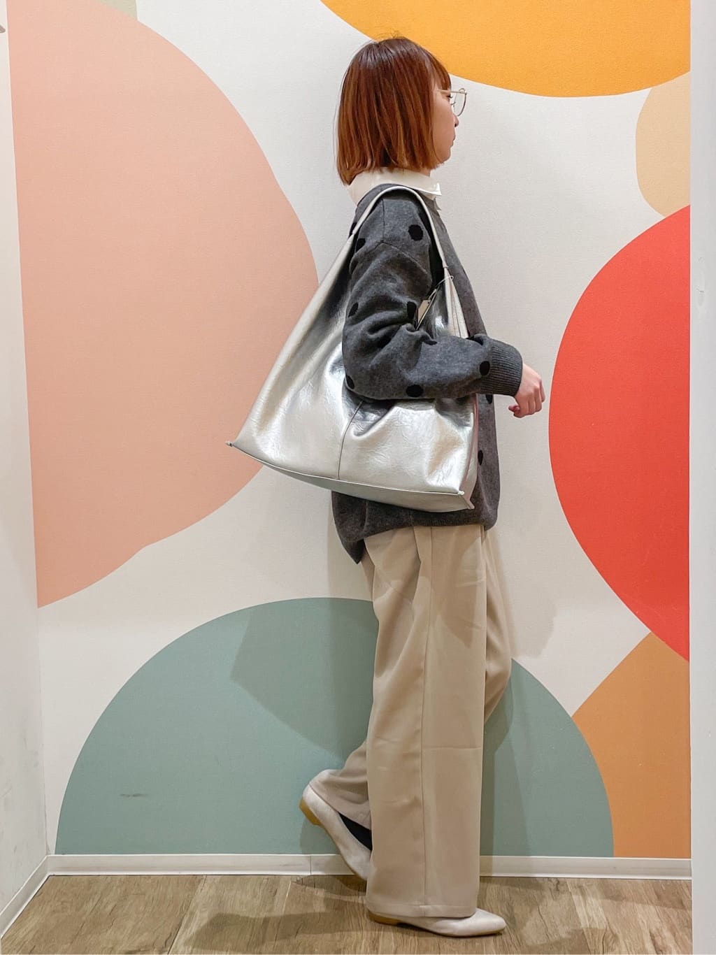 とまとさんの「SHOO･LA･RUE｜◆【洗える/S-LL】シーズン問わず合わせやすい ベーシックカラーシャツ」を使ったコーディネート