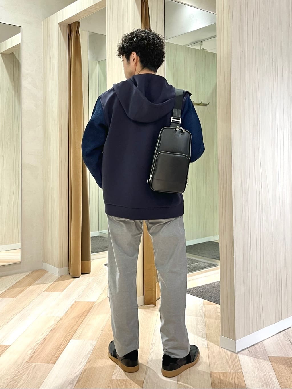 URAさんの「TAKEO KIKUCHI｜【Made in JAPAN】播州織 ストレッチ パンツ」を使ったコーディネート