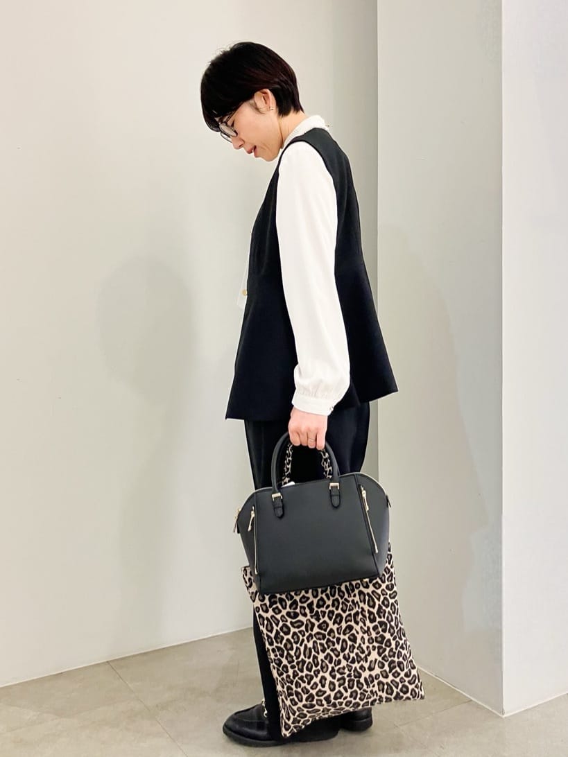 KUROさんの「grove｜◆ペプラムジレ」を使ったコーディネート