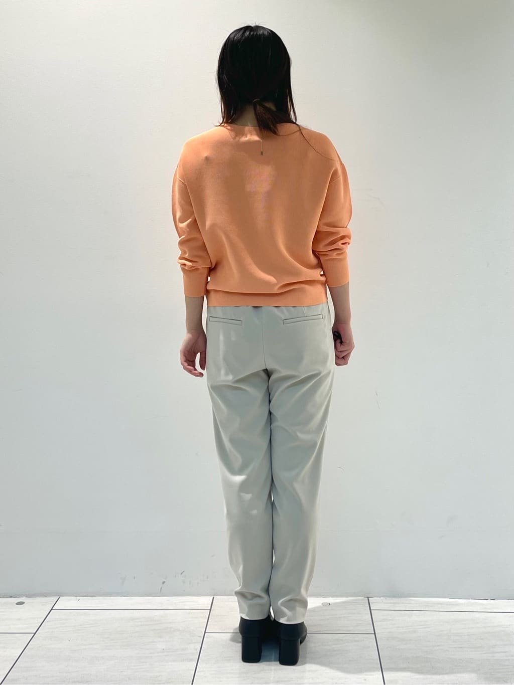 kanonさんの「INDIVI｜◆【洗える／無縫製／6色展開】袖フォルム ボートネックニット」を使ったコーディネート